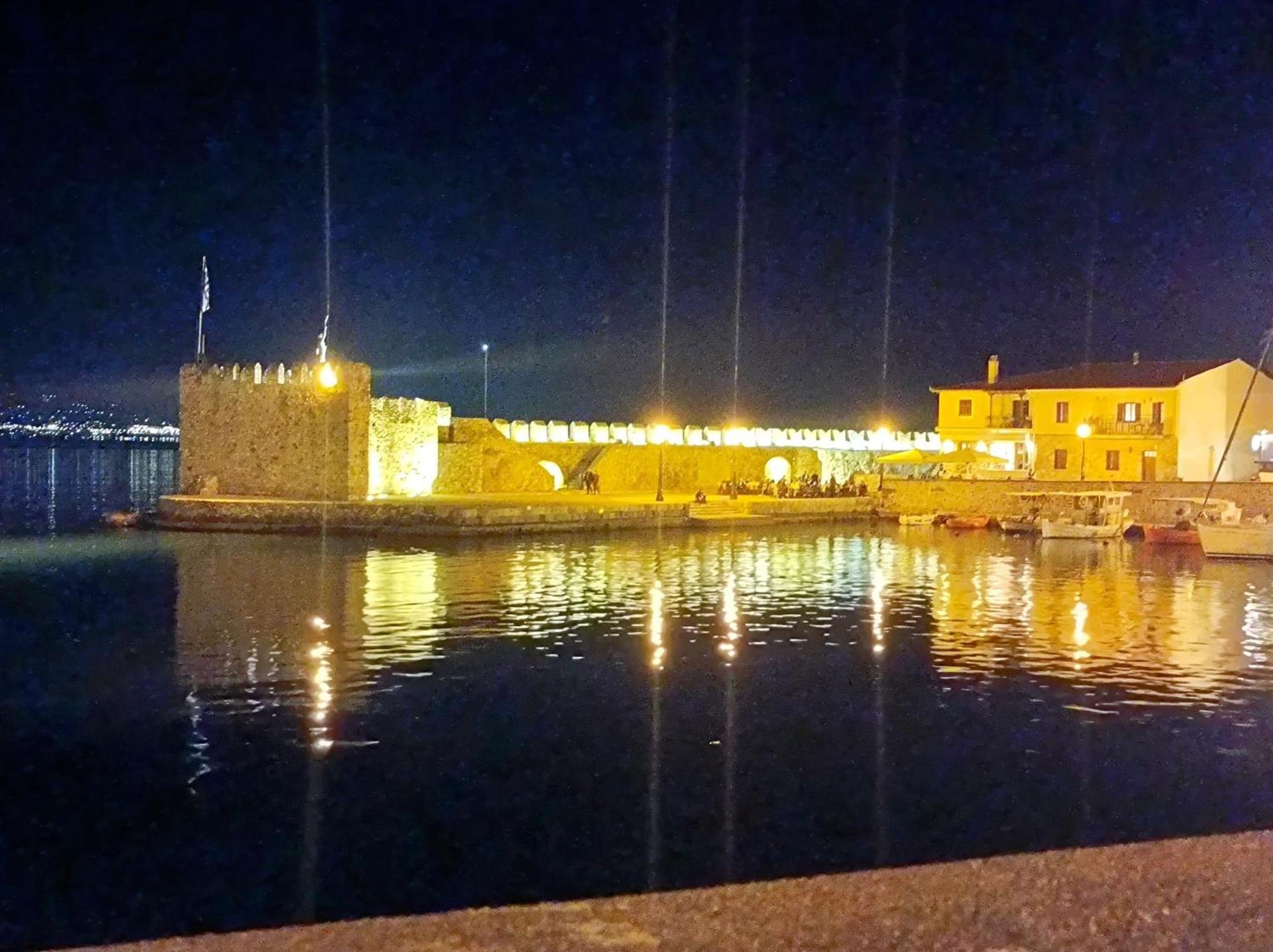 Kelly'S Penthouse Lägenhet Nafpaktos Exteriör bild